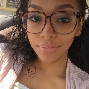 Meet your Posher, Nilda